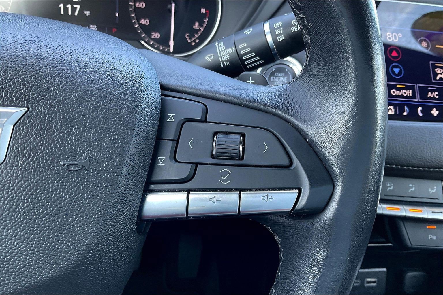 Used 2023 Cadillac XT4 Premium Luxury image 19