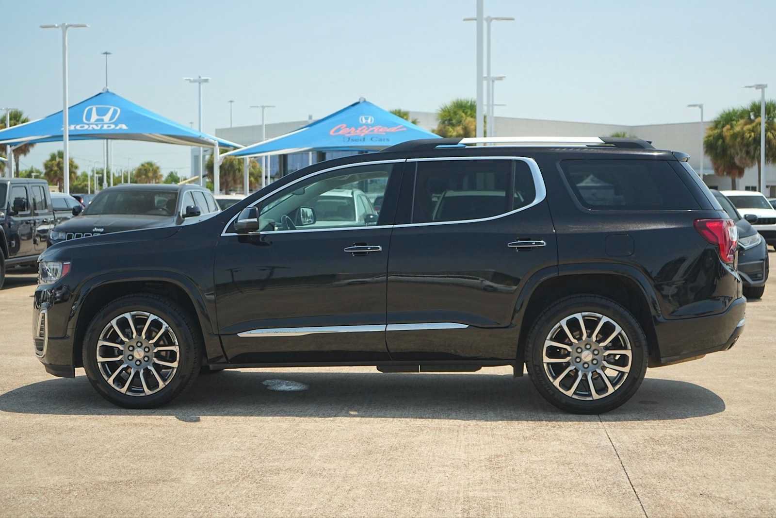 Used 2023 GMC Acadia Denali FWD image 3