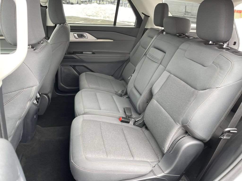 Used 2025 Ford Explorer Active AWD/4WD image 22