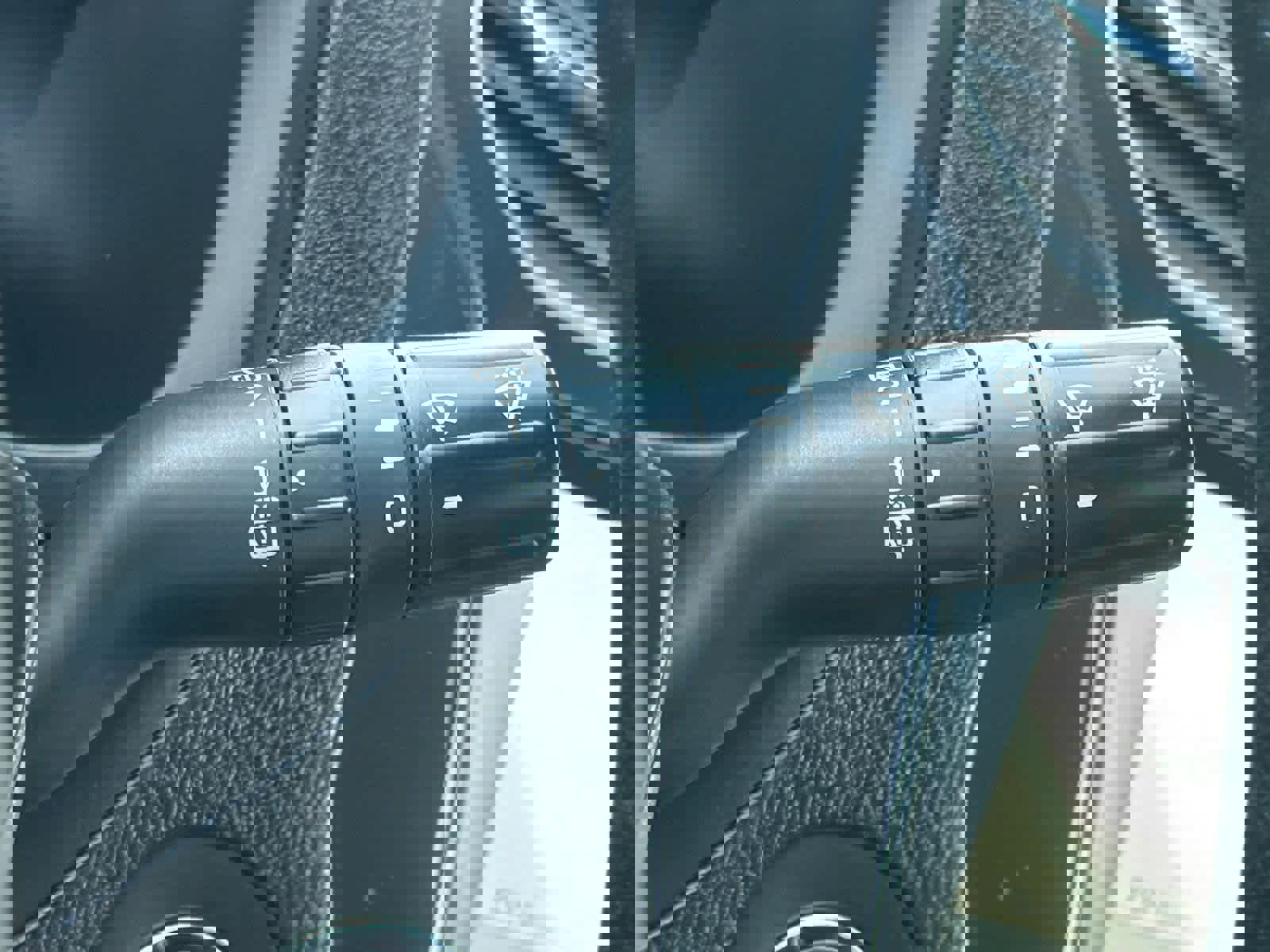 Used 2018 Ford Explorer XLT w/ Equipment Group 202A image 26