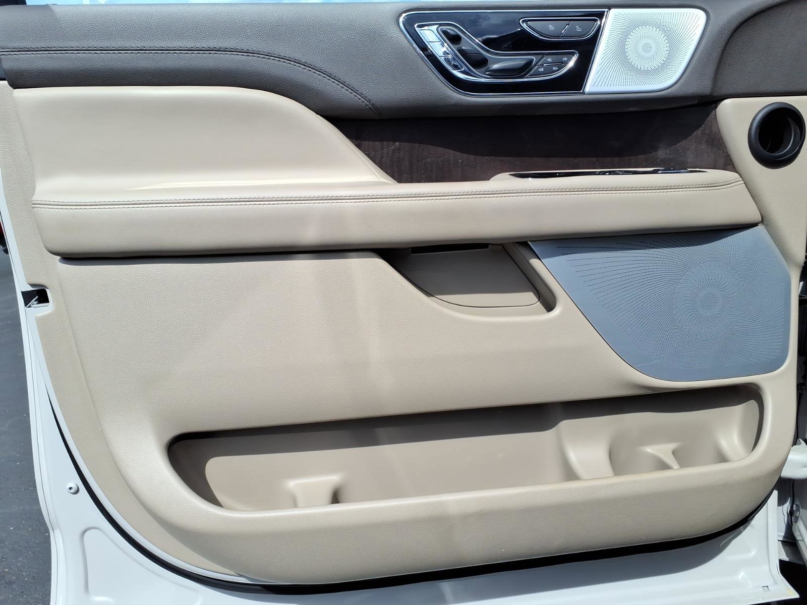 Used 2024 Lincoln Navigator L Reserve AWD/4WD image 10