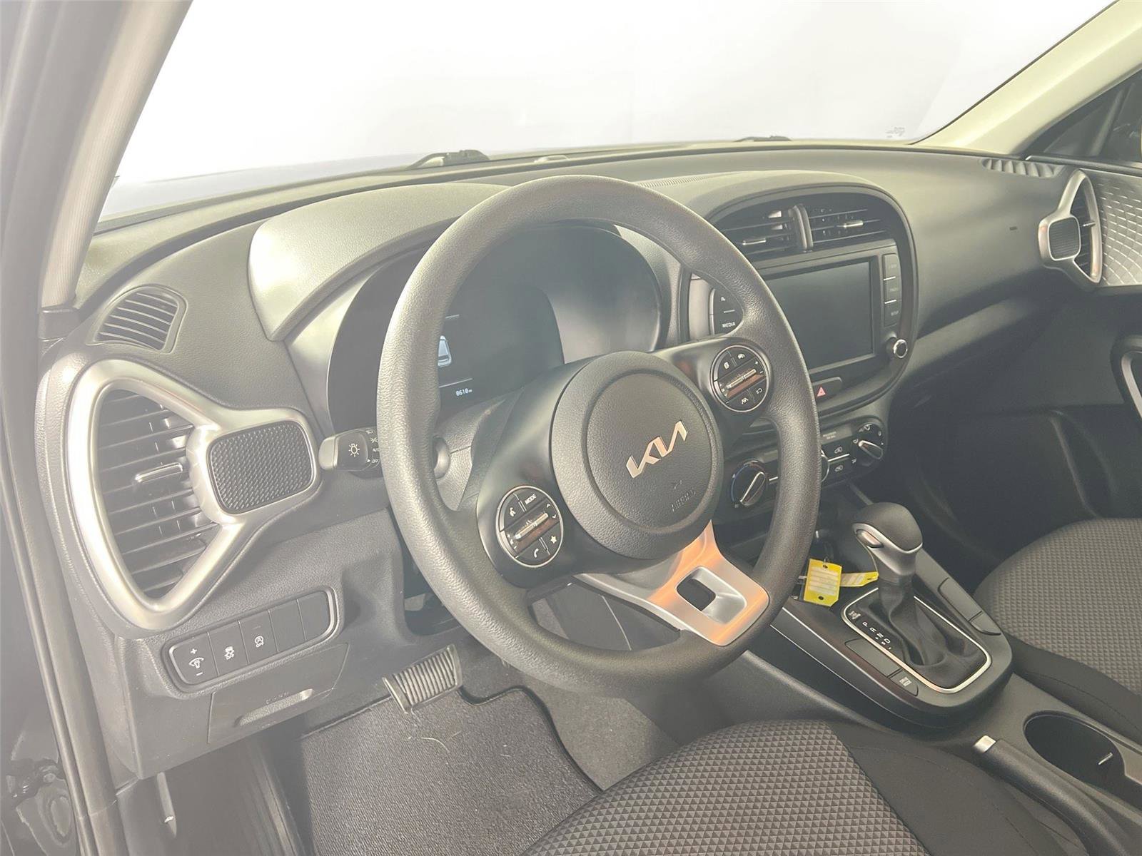 Used 2025 Kia Soul LX w/ LX Technology Package FWD image 10