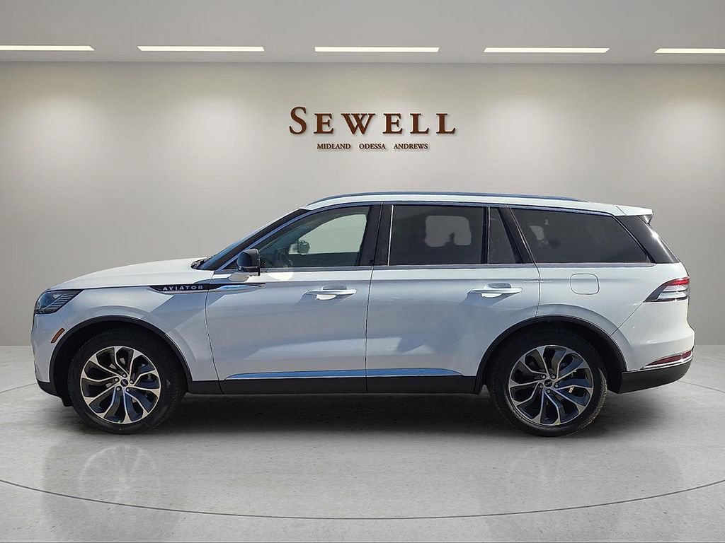 New 2026 Lincoln Aviator Reserve RWD image 2