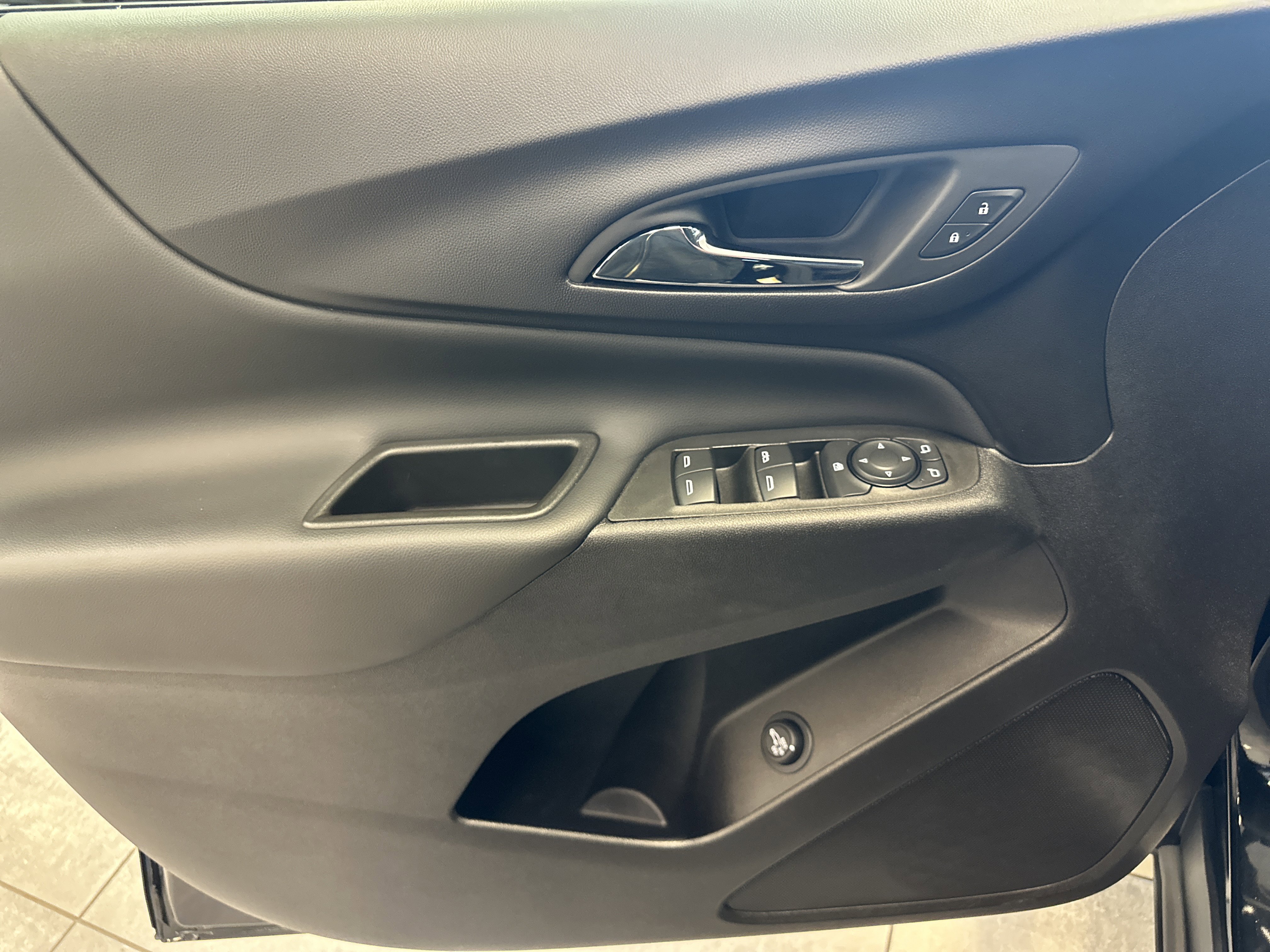 Used 2024 Chevrolet Equinox LT FWD image 20