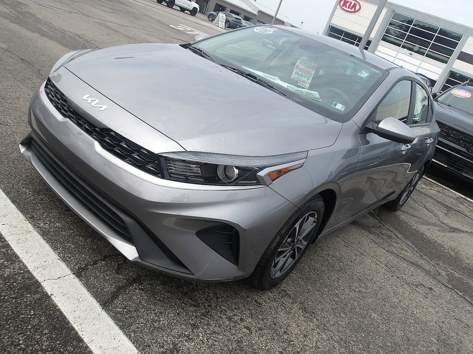 Used 2023 Kia Forte LXS FWD image 3