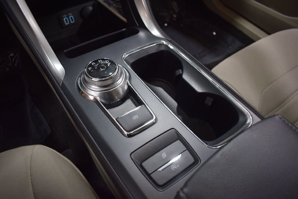 Used 2020 Ford Fusion SE image 20