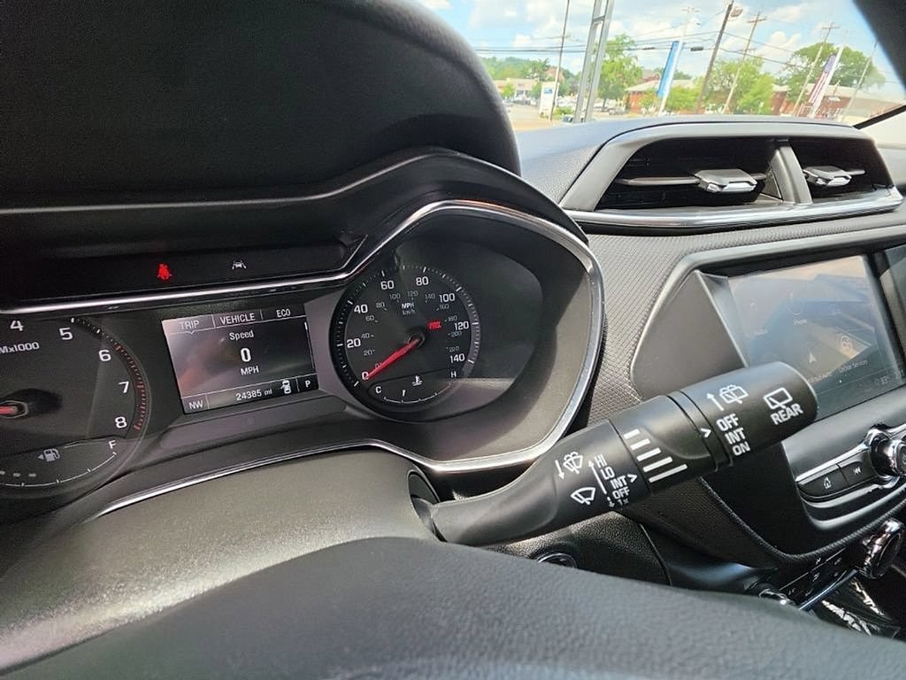 Used 2023 Chevrolet TrailBlazer LT FWD image 13