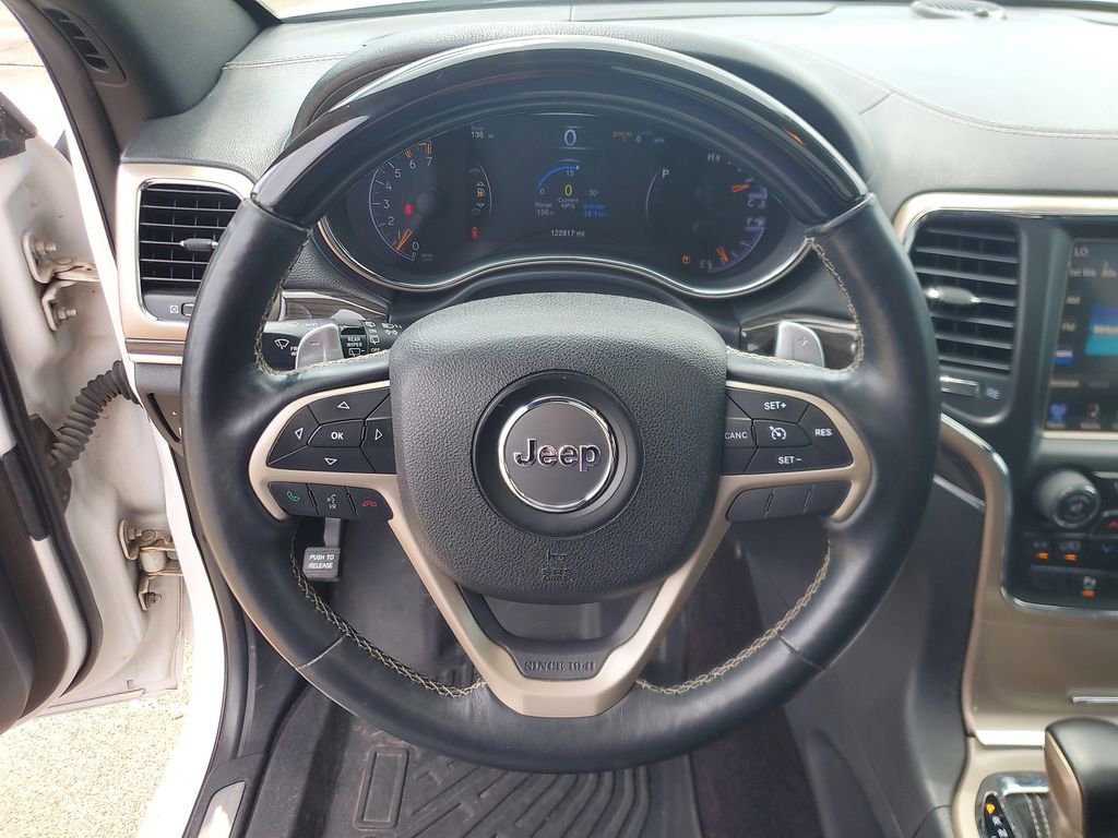 Used 2017 Jeep Grand Cherokee Overland AWD/4WD image 24