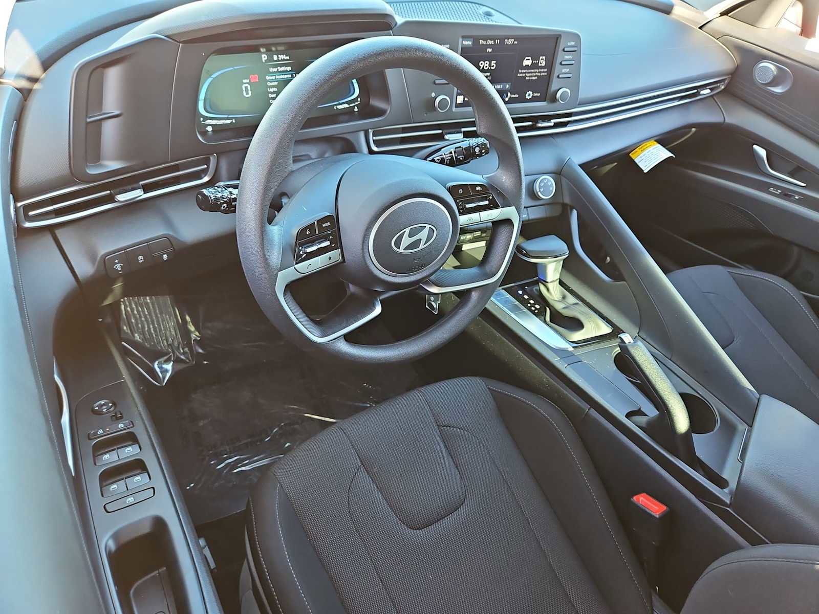 Certified 2025 Hyundai Elantra SE image 10