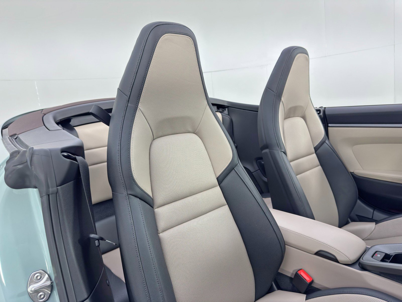 Used 2025 Porsche 911 Carrera RWD image 37