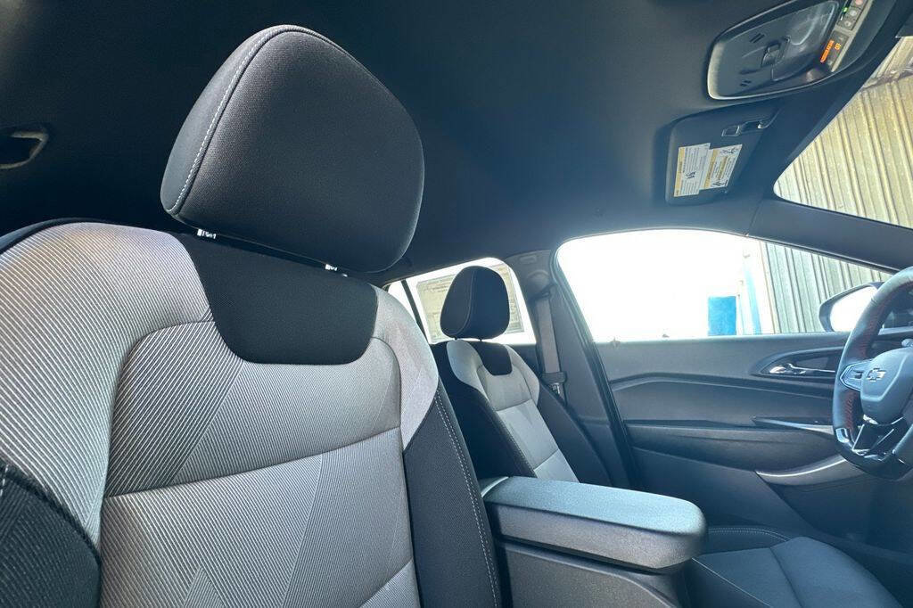 New 2026 Chevrolet Trax RS image 18