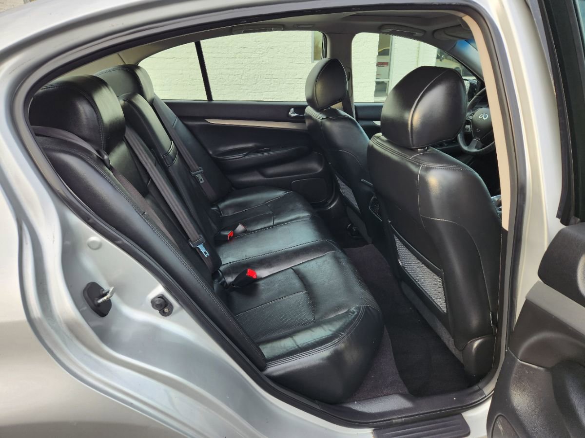Used 2011 INFINITI G37 Journey w/ Premium Pkg image 12