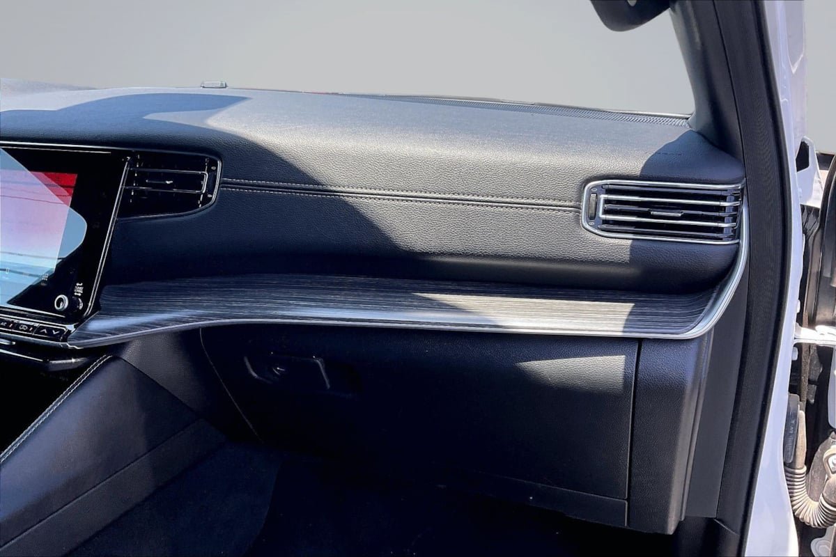 Used 2024 Jeep Wagoneer L Series II RWD image 17