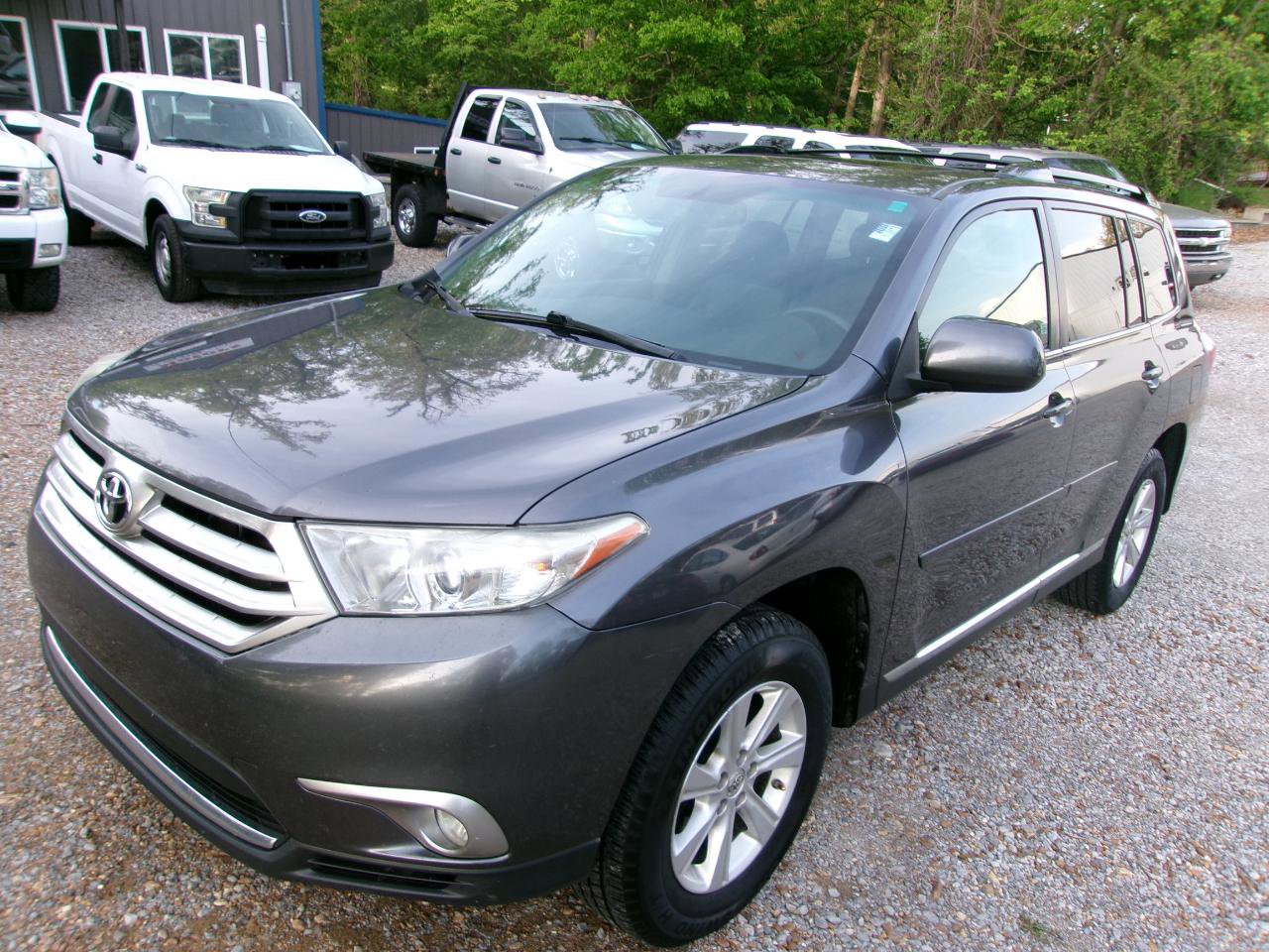 Used 2011 Toyota Highlander SE w/ Tow Pkg AWD/4WD image 2