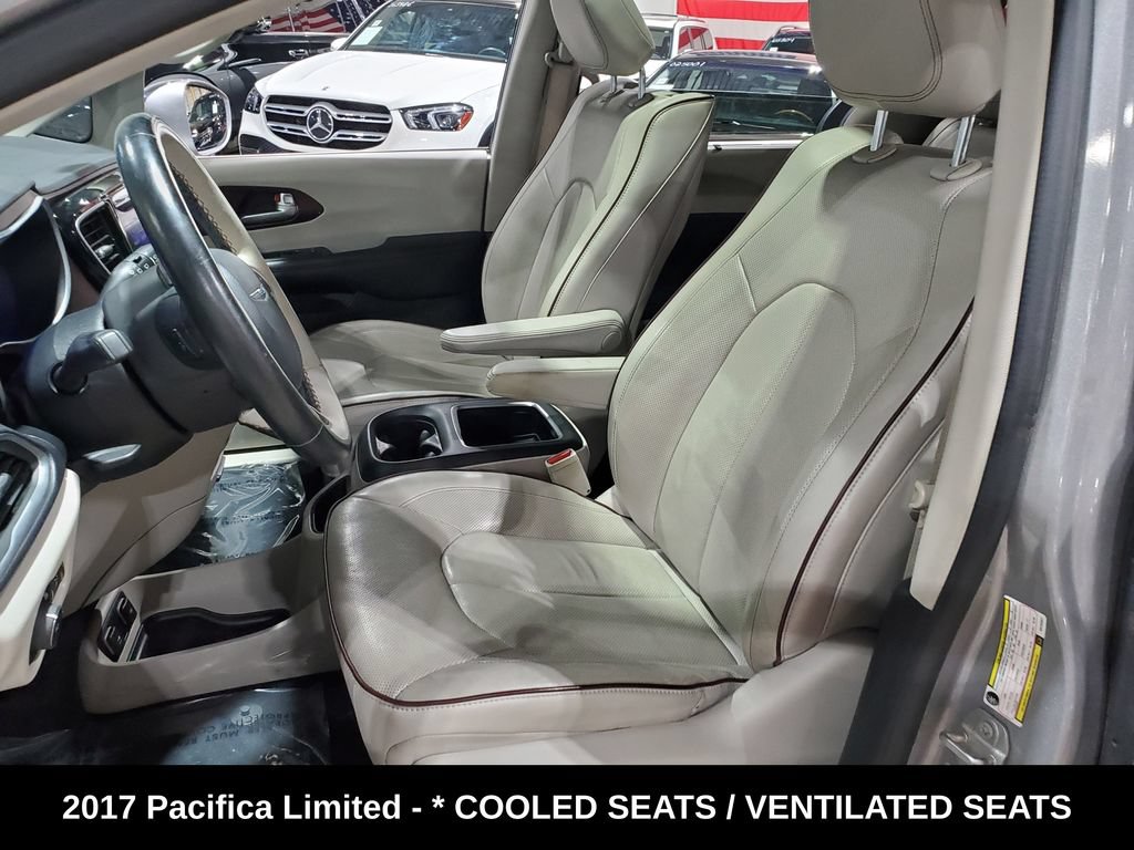 Used 2017 Chrysler Pacifica Limited FWD image 6