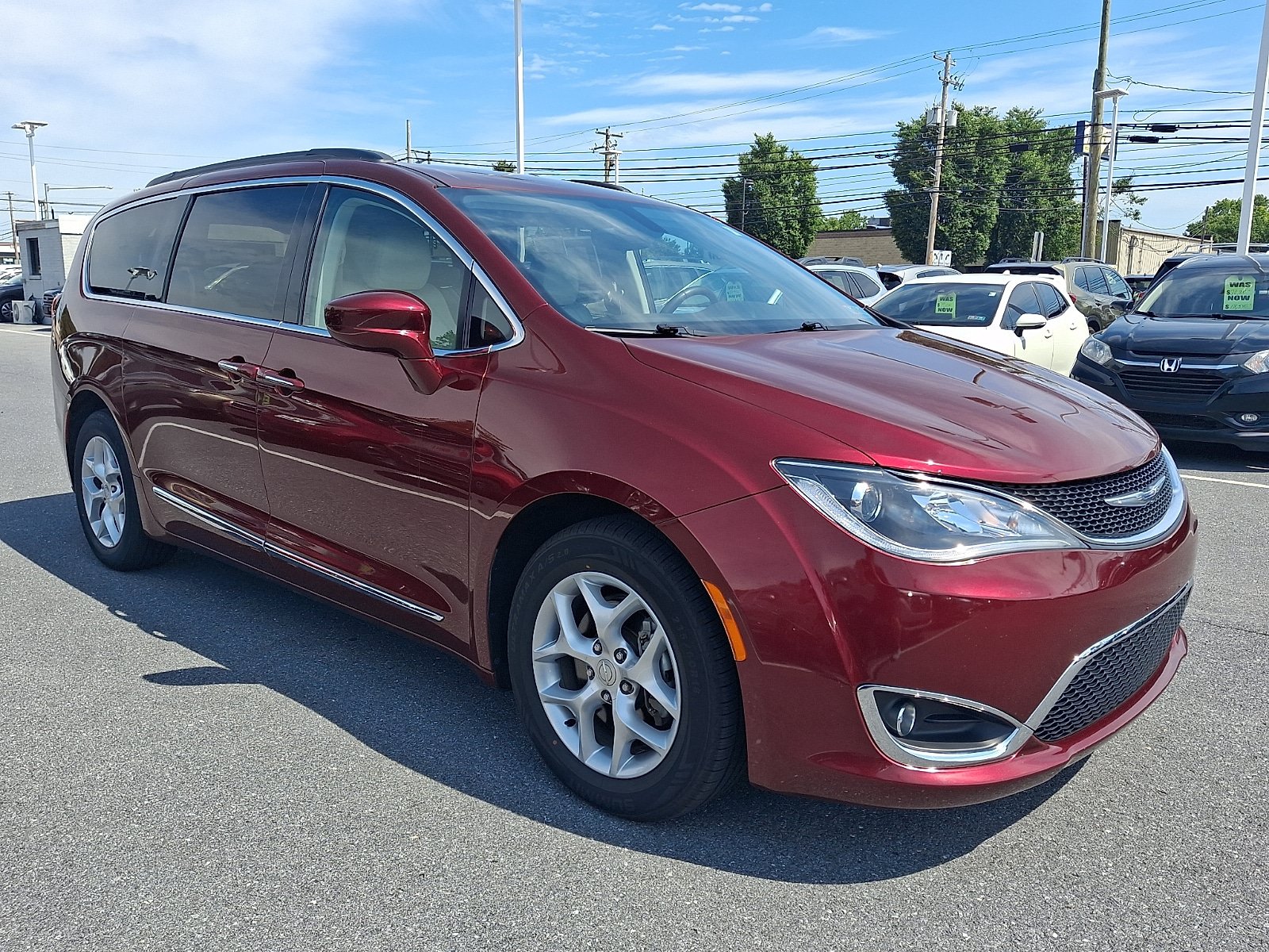 Used 2017 Chrysler Pacifica Touring-L w/ Tire & Wheel Group FWD video 3