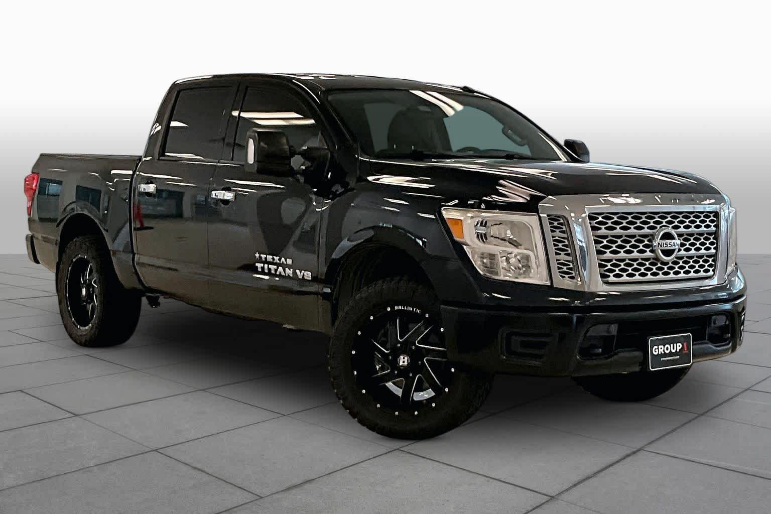 Used 2019 Nissan Titan SV w/ SV Convenience Package AWD/4WD image 2