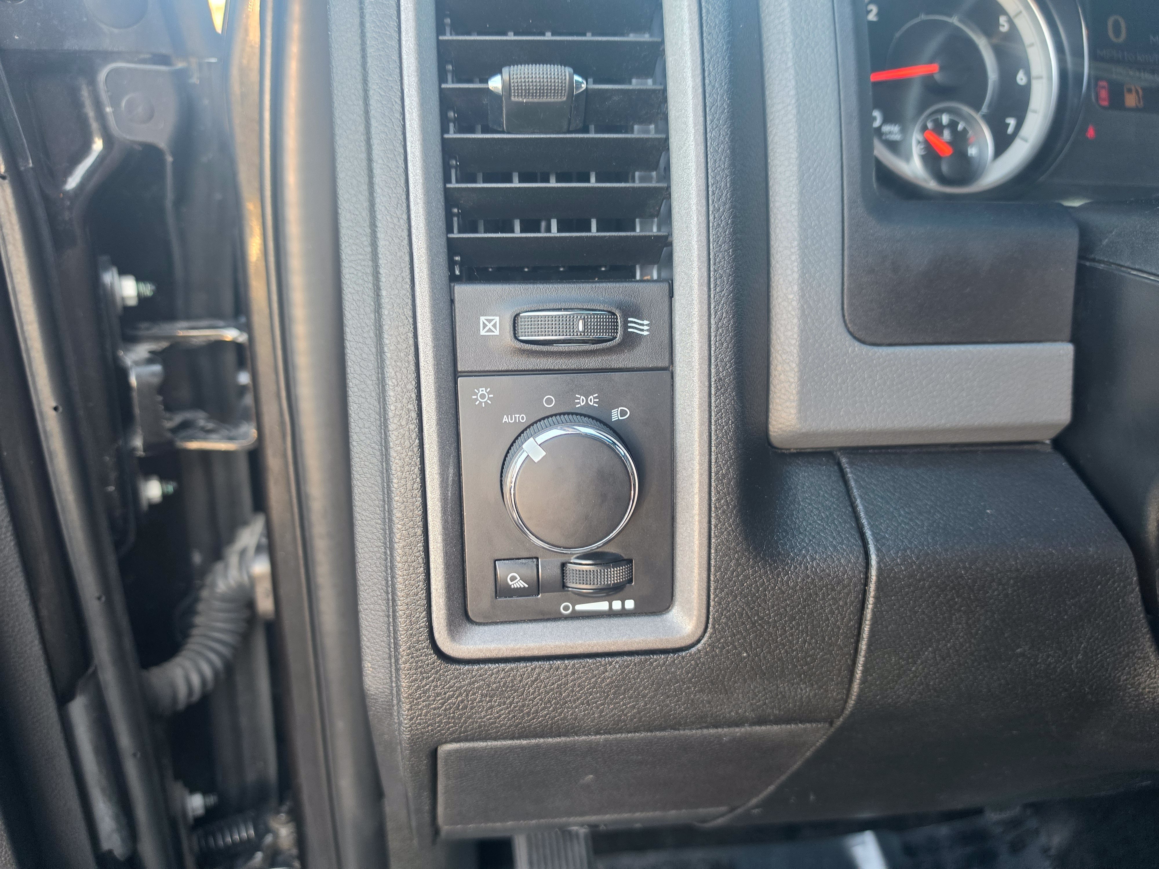 Used 2017 RAM 1500 ST w/ SXT Appearance Group AWD/4WD image 19