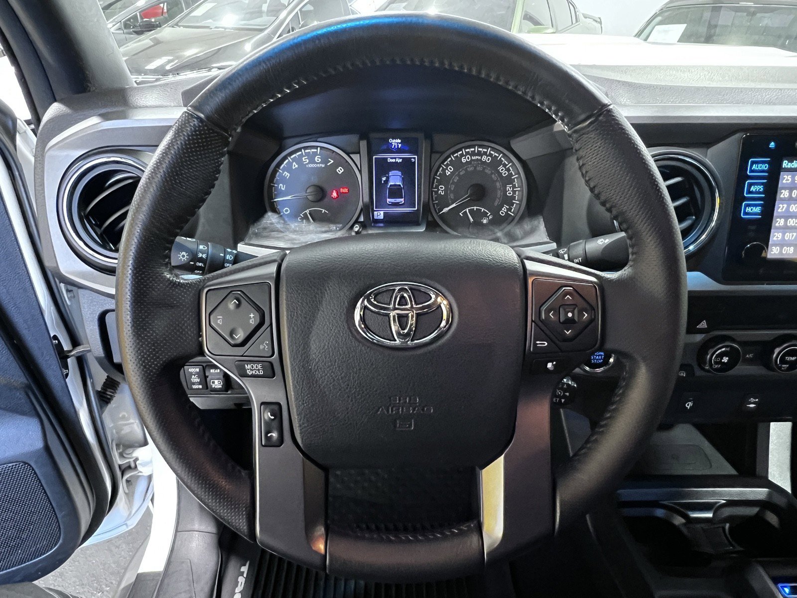 Used 2017 Toyota Tacoma TRD Sport w/ Tow Package (A/T) image 11