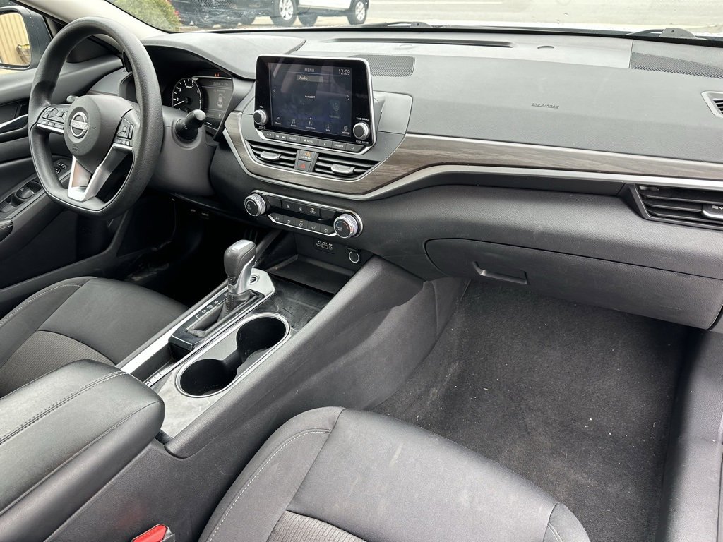 Used 2024 Nissan Altima 2.5 SV image 15