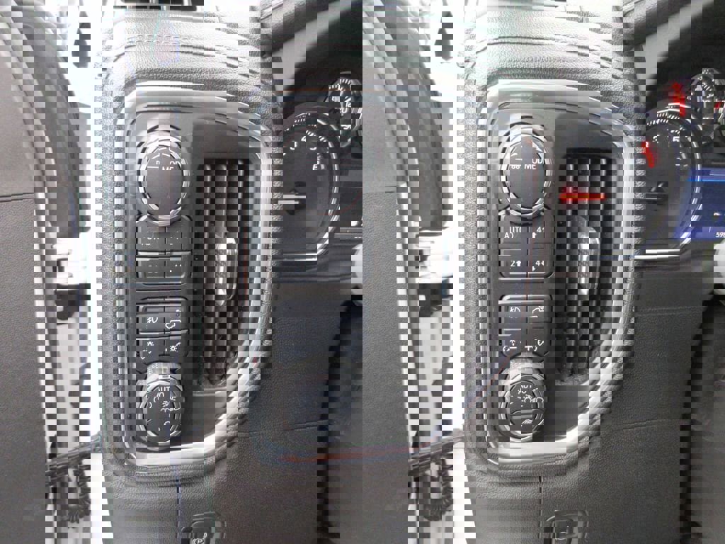 Certified 2022 Chevrolet Silverado 3500 LTZ w/ LTZ Convenience Package image 27