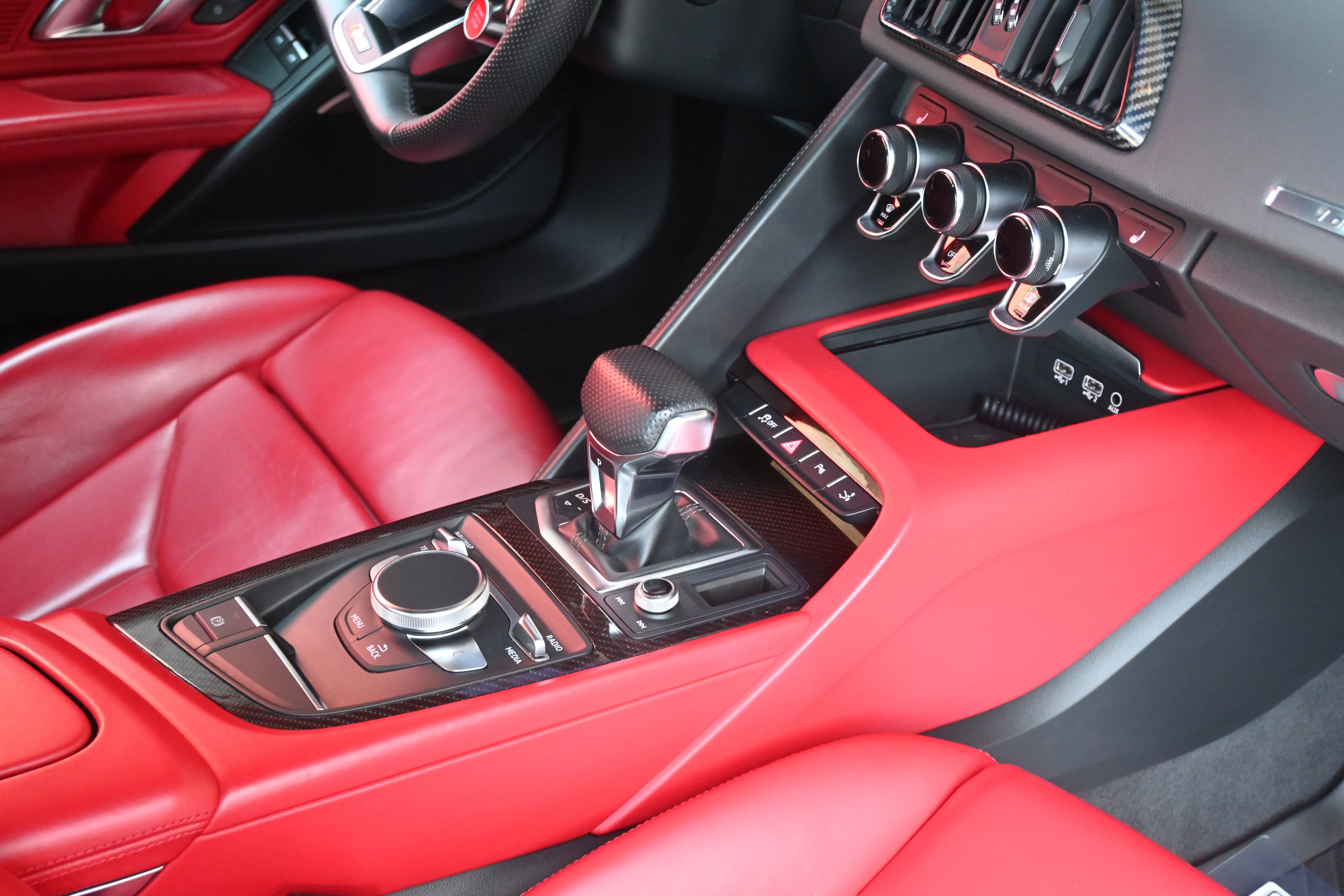 Used 2018 Audi R8 V10 w/ Premium Package RWD image 45
