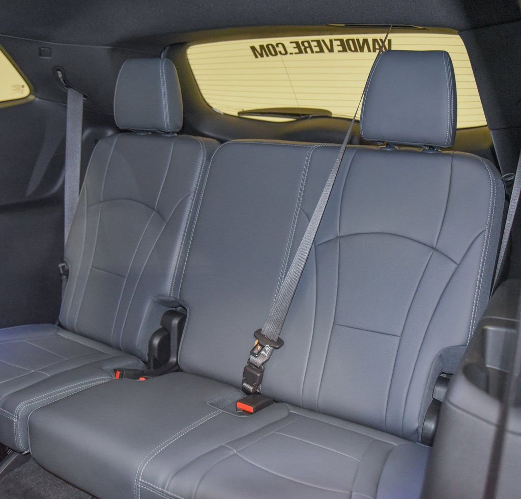 Used 2024 Buick Enclave Essence w/ Experience Buick Package image 7