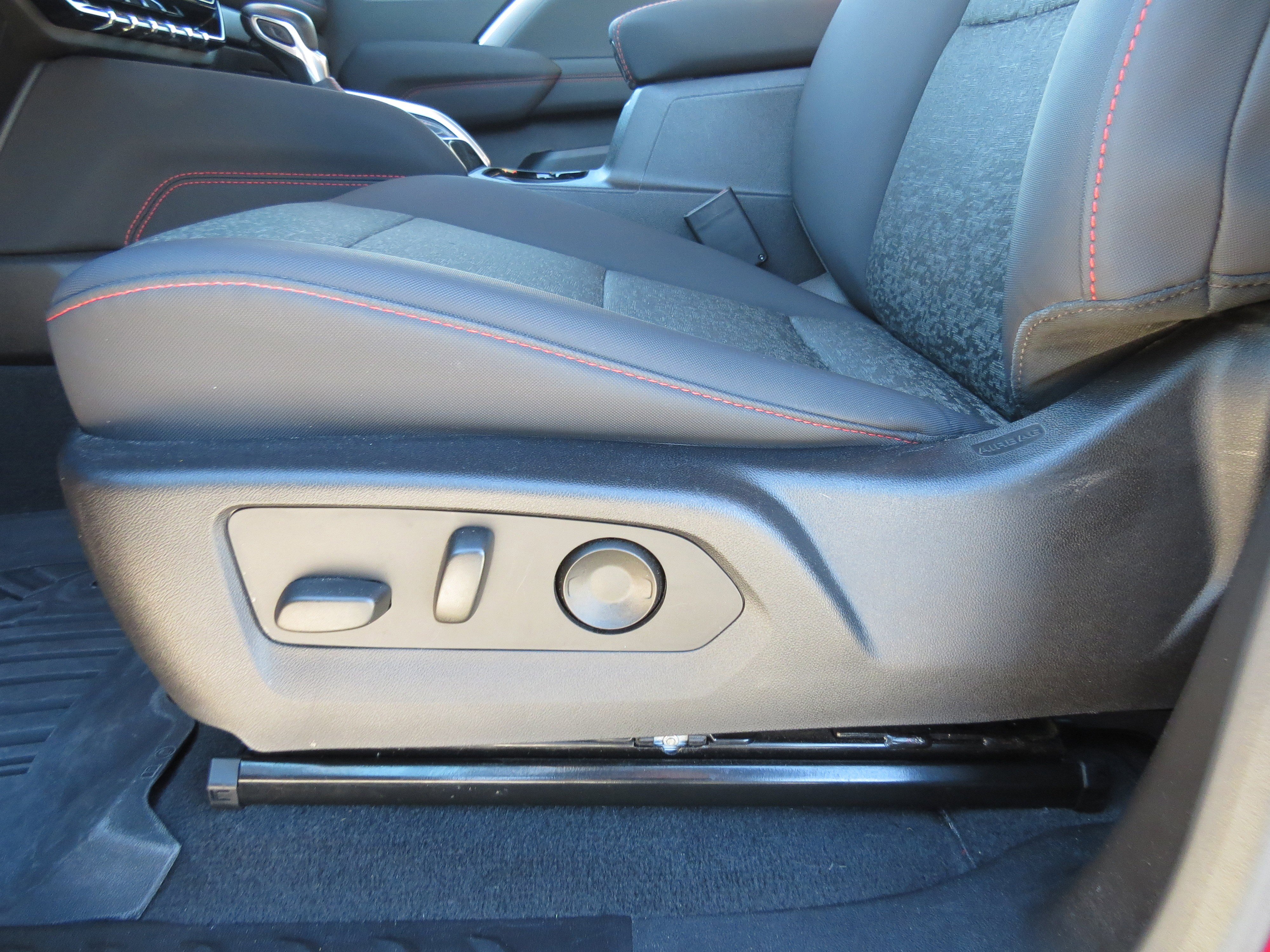 Used 2024 Chevrolet Colorado Z71 w/ Z71 Convenience Package 2 image 15