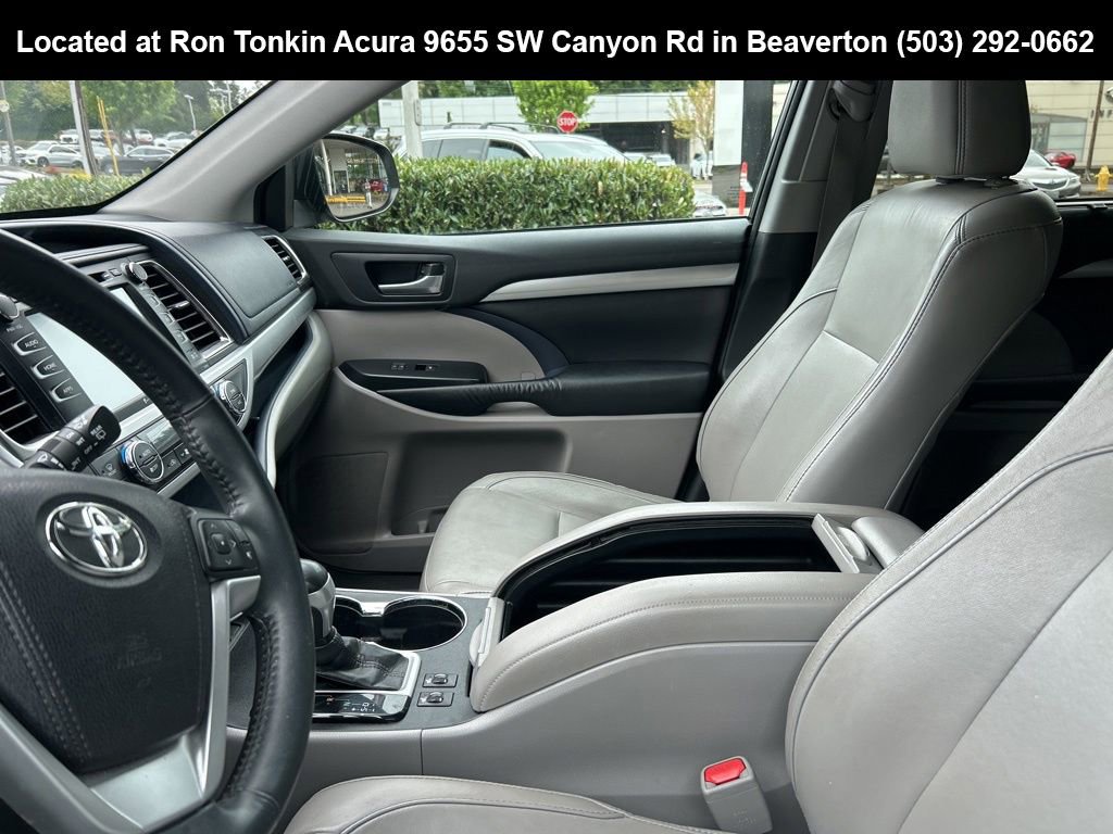 Used 2016 Toyota Highlander XLE AWD/4WD image 9