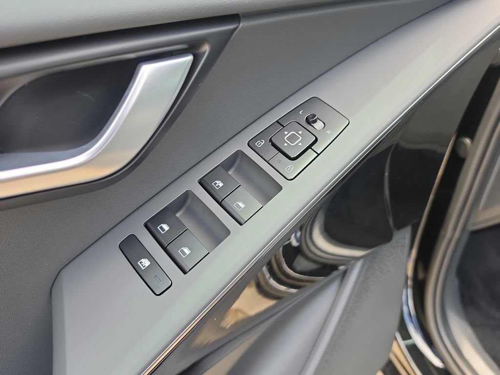 New 2026 Kia Niro EX FWD image 19