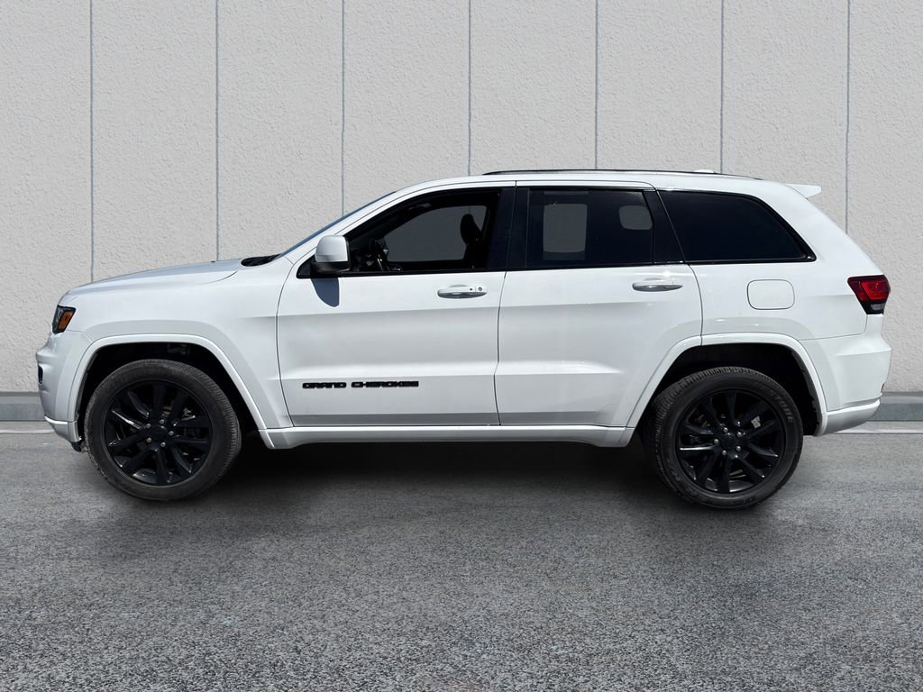 Used 2021 Jeep Grand Cherokee Laredo X AWD/4WD image 4