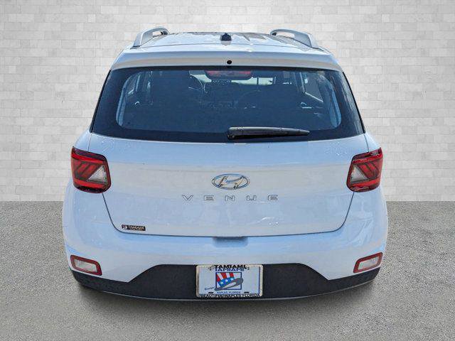 New 2025 Hyundai Venue SEL image 3