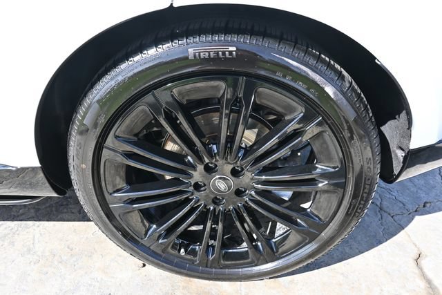 Used 2025 Land Rover Range Rover SE AWD/4WD image 13
