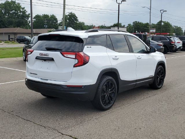 Used 2022 GMC Terrain SLE w/ Driver Convenience Package FWD image 3