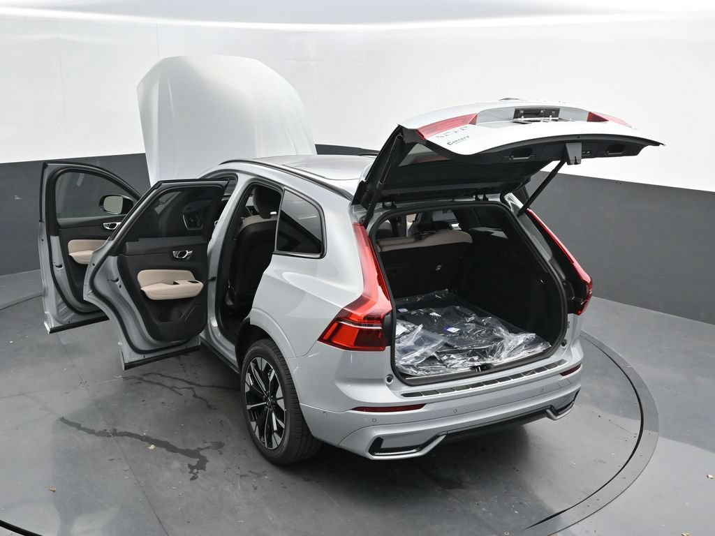 New 2026 Volvo XC60 B5 Plus w/ Protection Package Premier AWD/4WD image 33