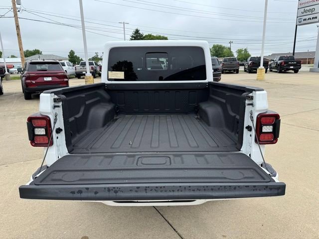 Used 2023 Jeep Gladiator Overland image 9