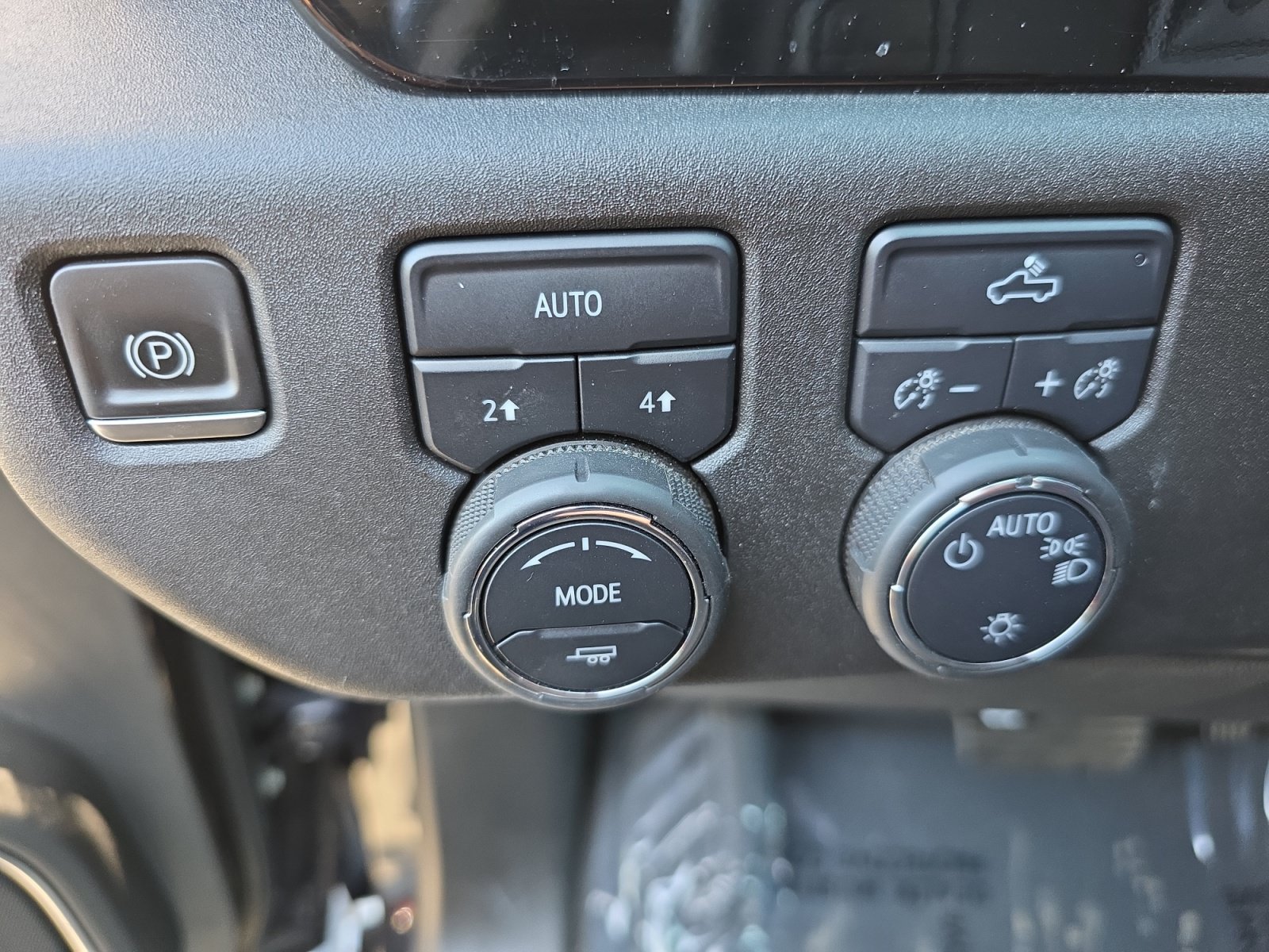 Used 2023 Chevrolet Silverado 1500 LT AWD/4WD image 32