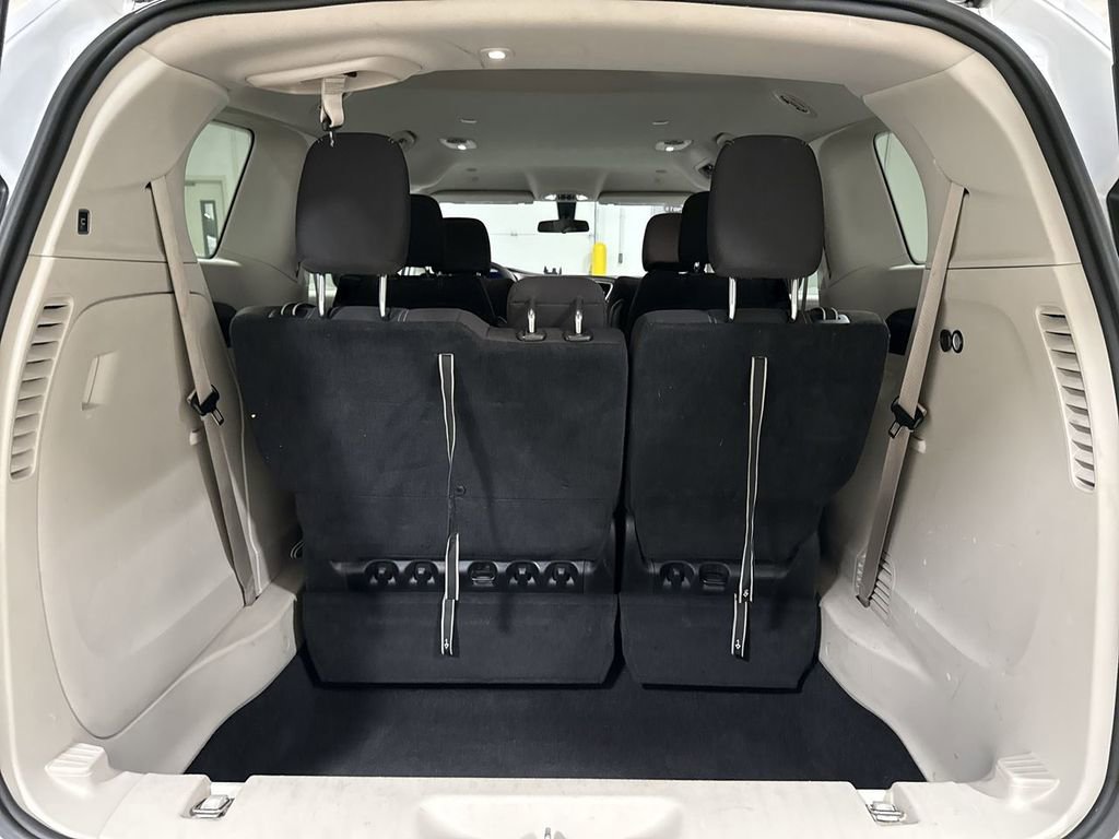 Used 2022 Chrysler Voyager LX image 24