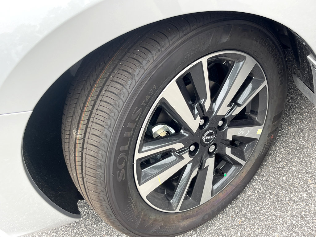 Used 2024 Nissan Versa S w/ Trunk Package image 14