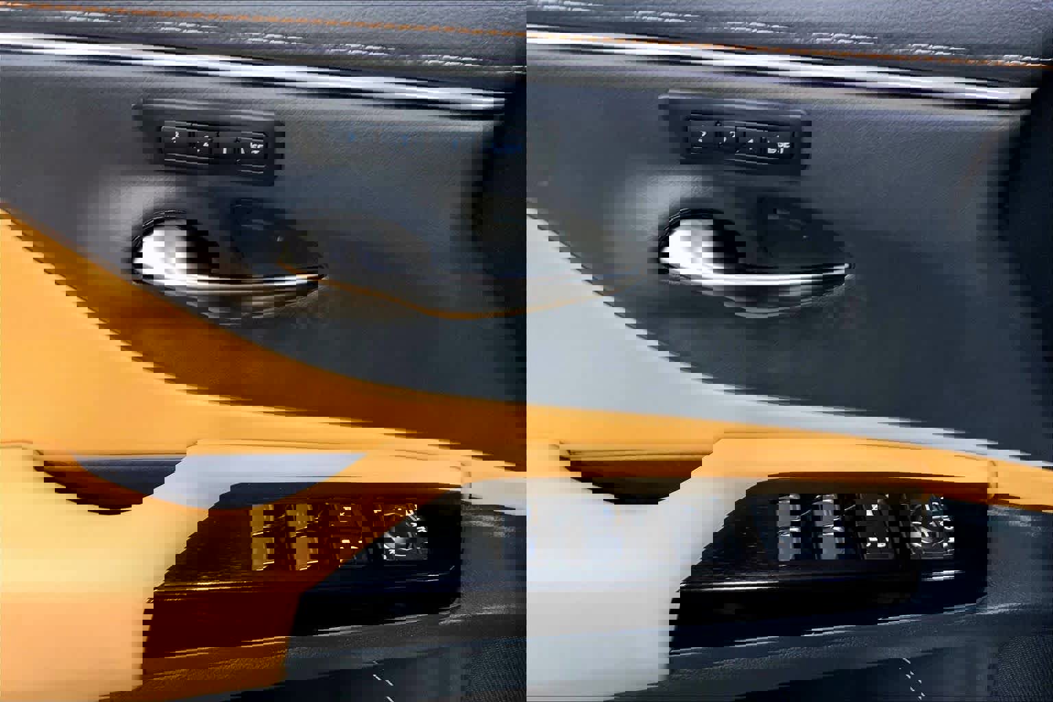 Used 2025 Lexus ES 300h w/ Luxury Package image 34