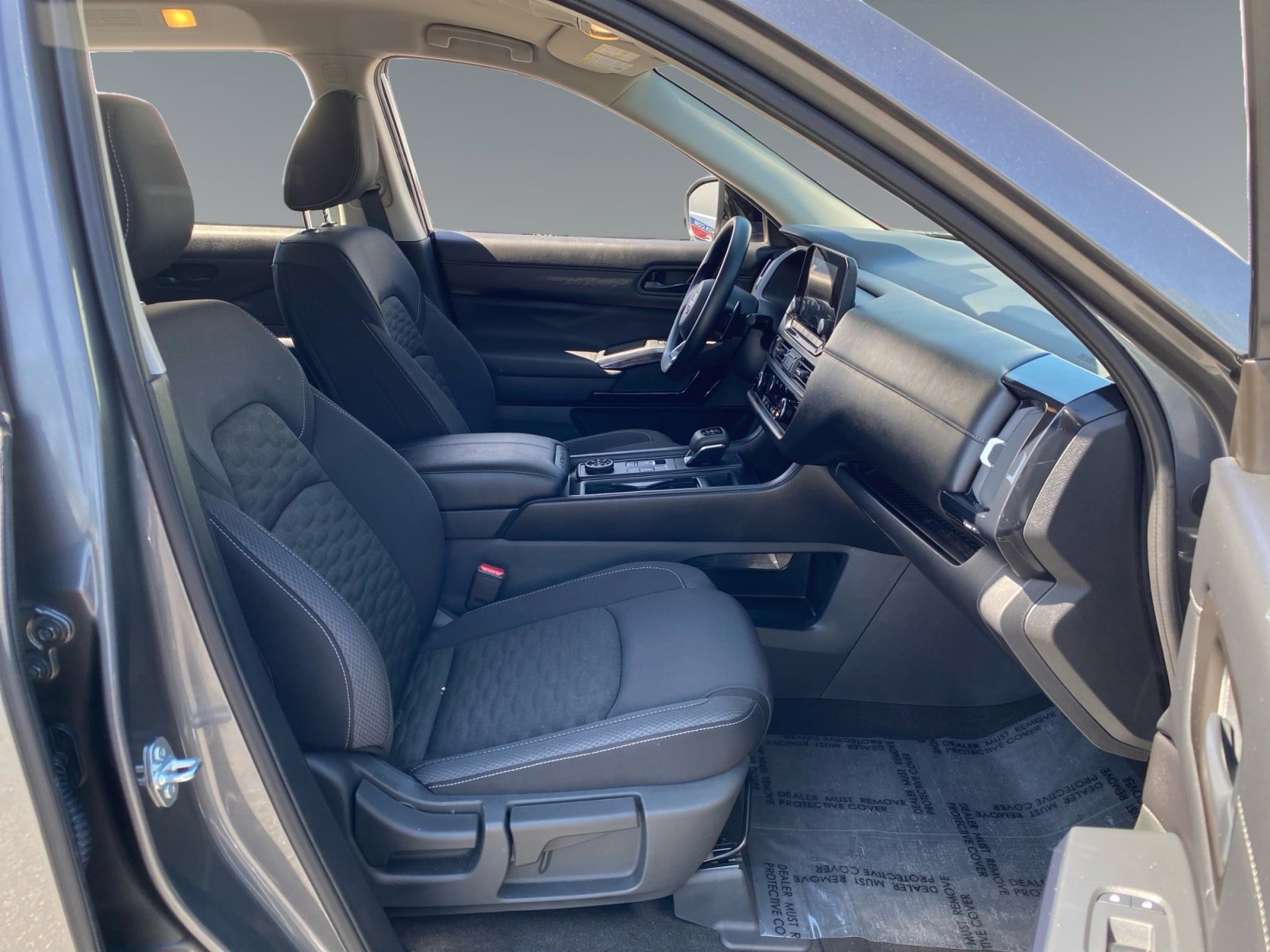 Used 2025 Nissan Pathfinder S image 15