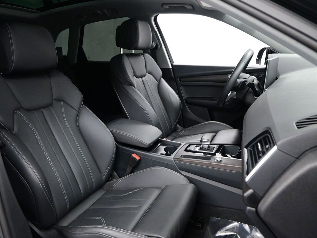 Used 2024 Audi Q5 2.0T Premium w/ Convenience Package image 10