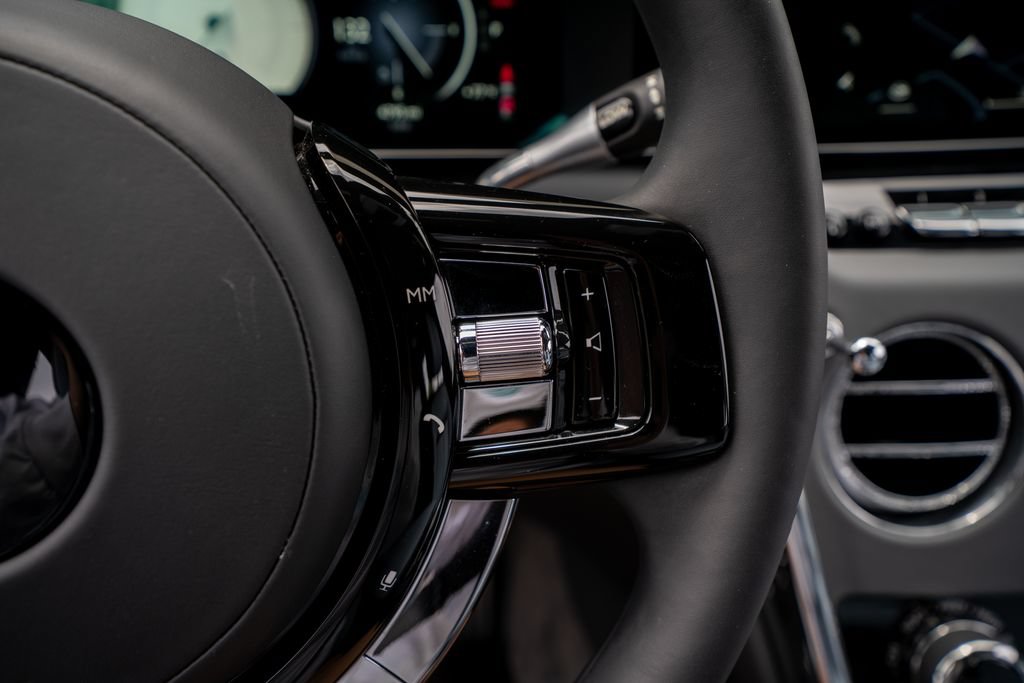 Used 2025 Rolls-Royce Cullinan AWD/4WD image 37
