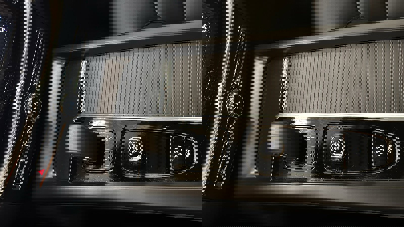 Used 2024 Volvo XC60 B5 Core image 20