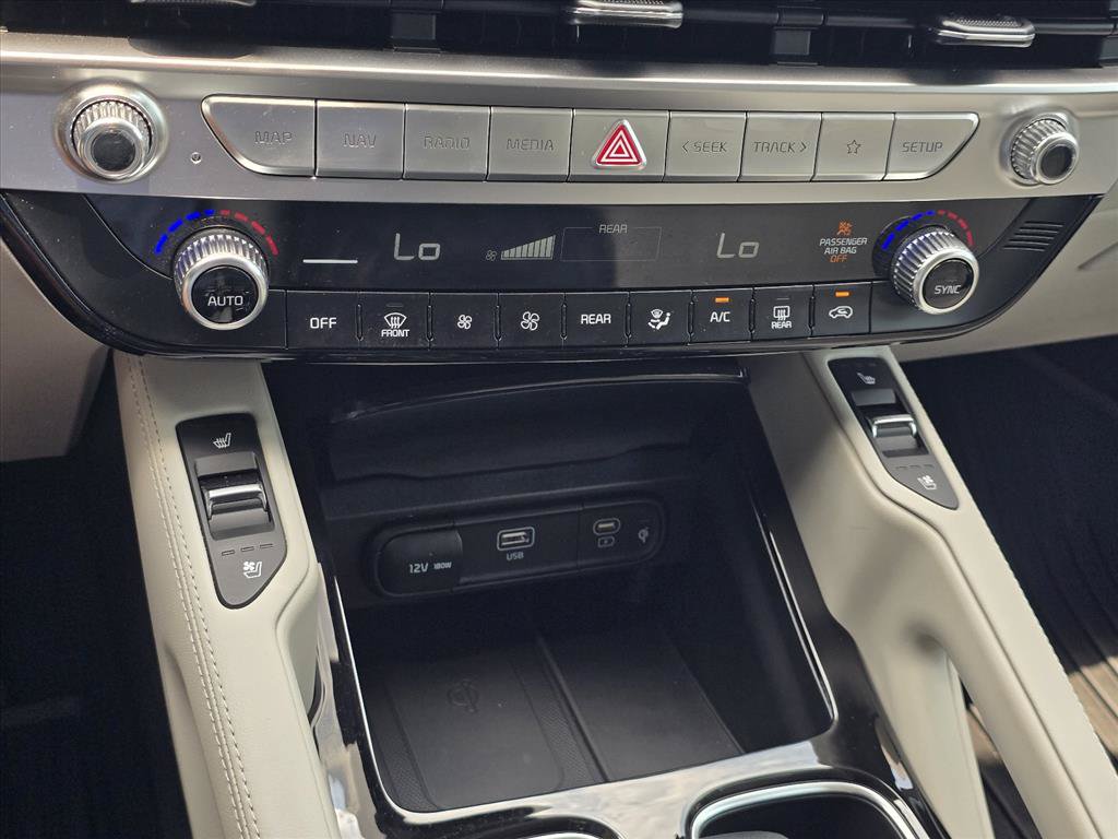 Used 2024 Kia Telluride EX w/ EX Captain's Chair Package FWD image 20