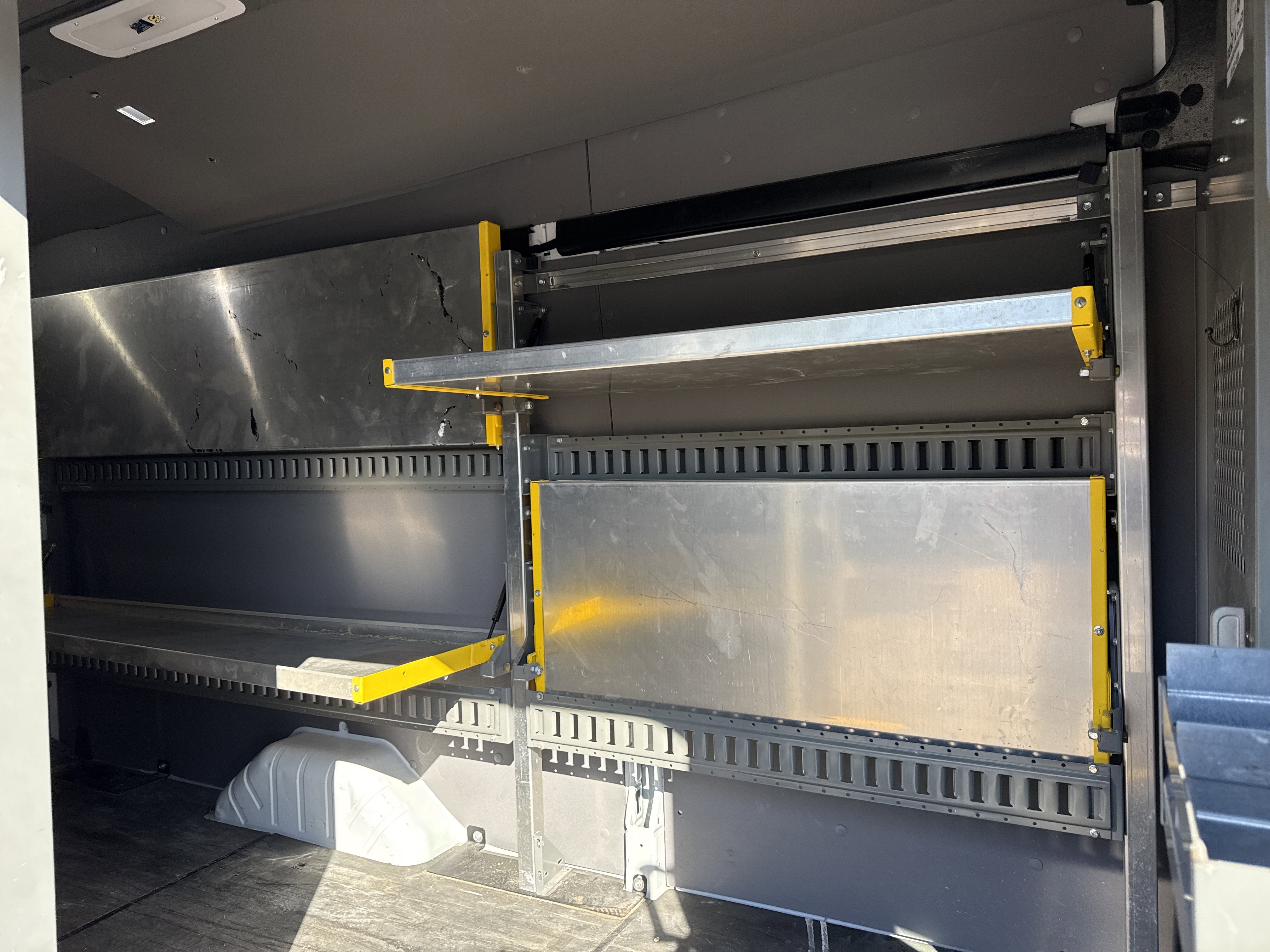 Used 2022 Ford E-Transit 148 High Roof Extended image 27