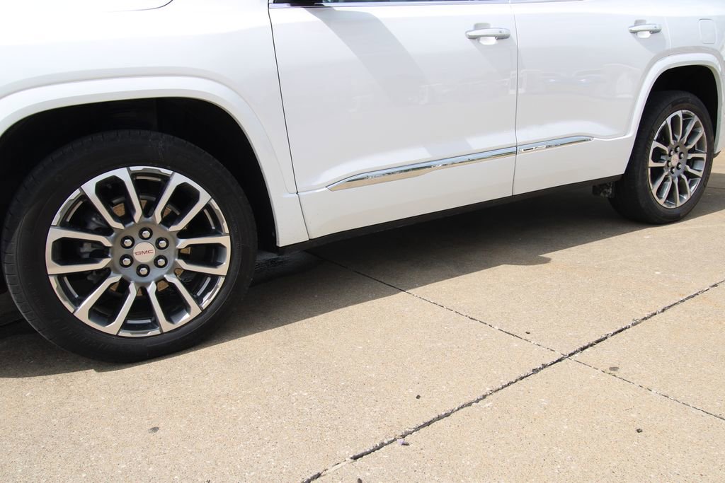 Used 2023 GMC Acadia Denali w/ Denali Ultimate Package AWD/4WD image 11