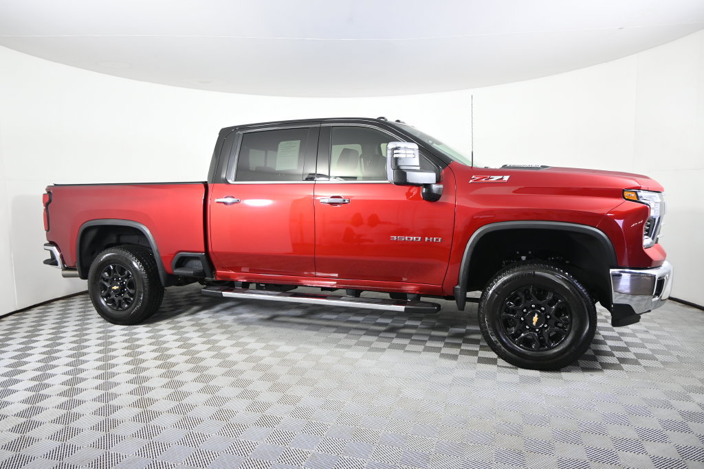 Used 2025 Chevrolet Silverado 3500 LTZ w/ LTZ Premium Package AWD/4WD image 9