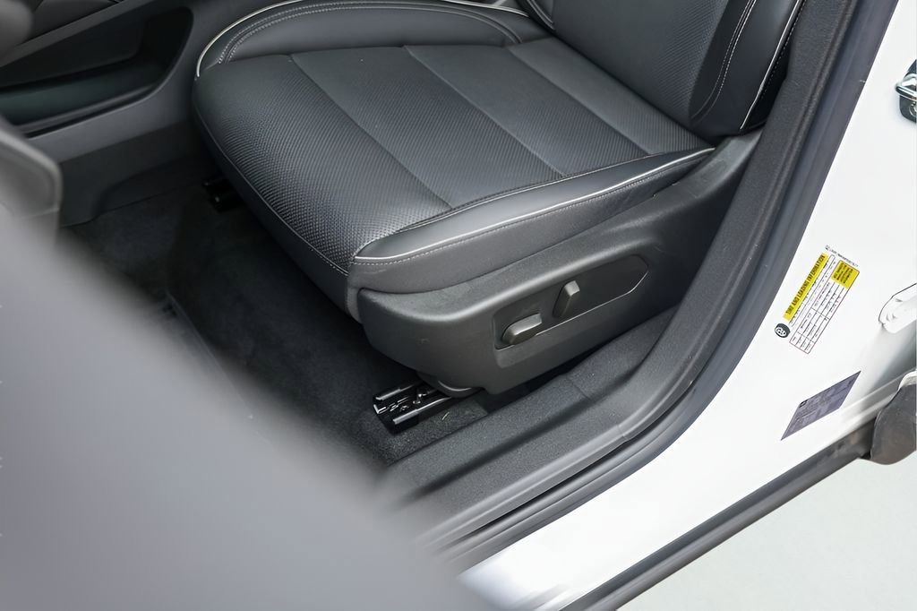 Used 2023 Buick Envision Essence FWD image 11