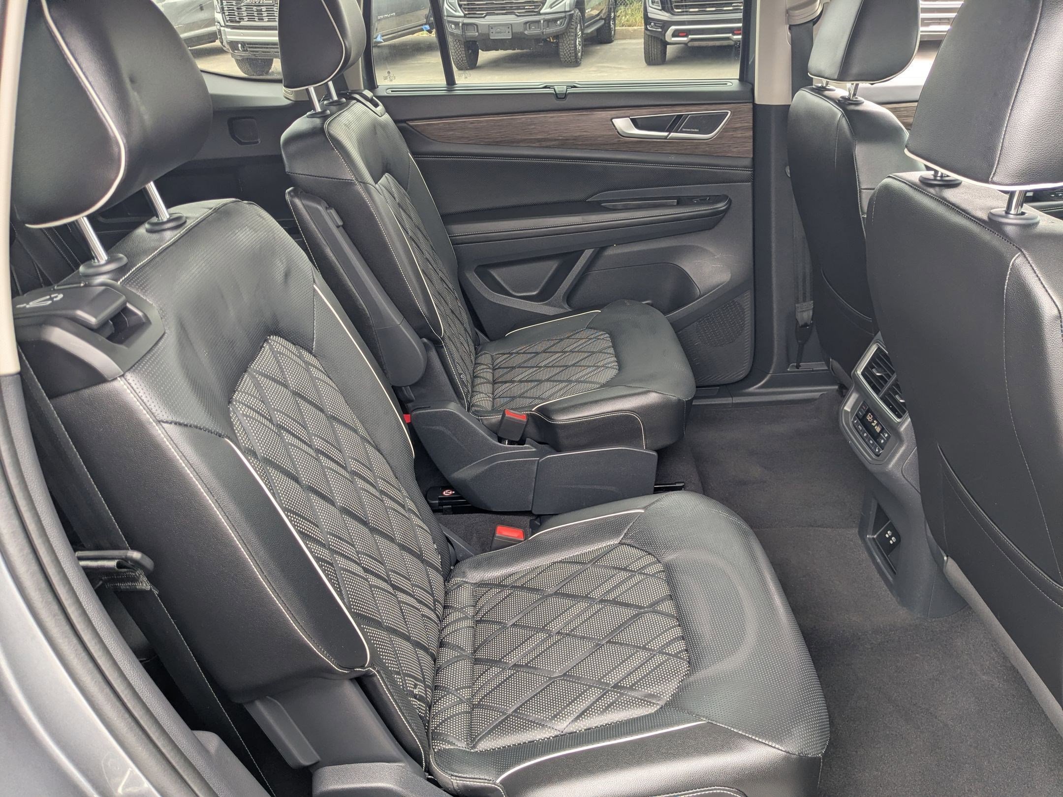 Used 2024 Volkswagen Atlas SEL Premium R-Line AWD/4WD image 30